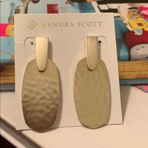 Kendra Scott Jewelry - Kendra Scott Aragon Hammered Drop Earrings in Gold Kendra Scott Jewelry - Kendra Scott Aragon Hammered Drop Earrings in Gold